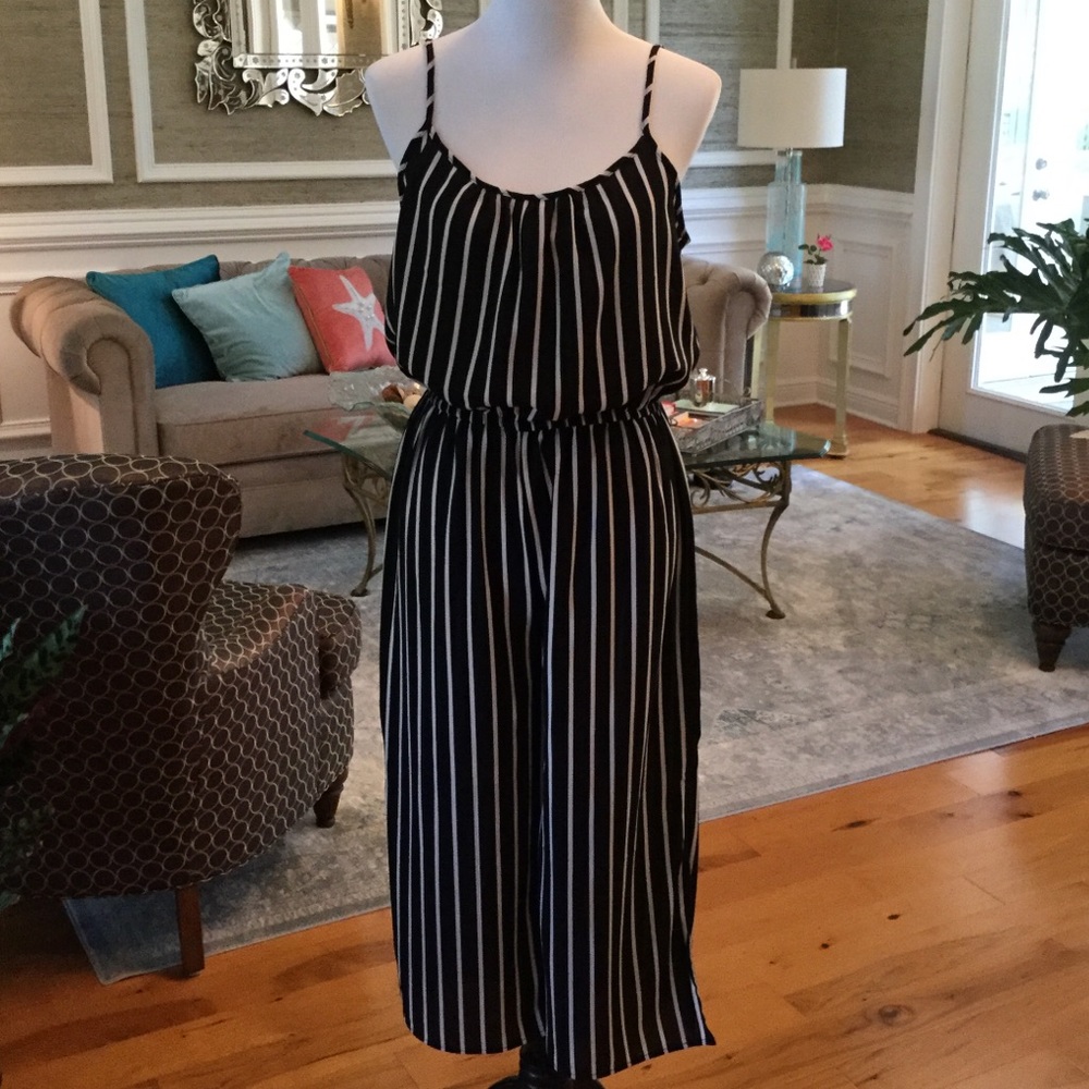 ❗ PRICE DROP Black,white stripe Cropped Romper EUC
